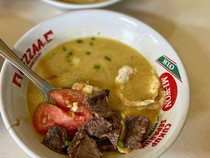 Jajan Tanpa Ribet! 7 Kuliner Enak yang Mudah Diakses dari MRT