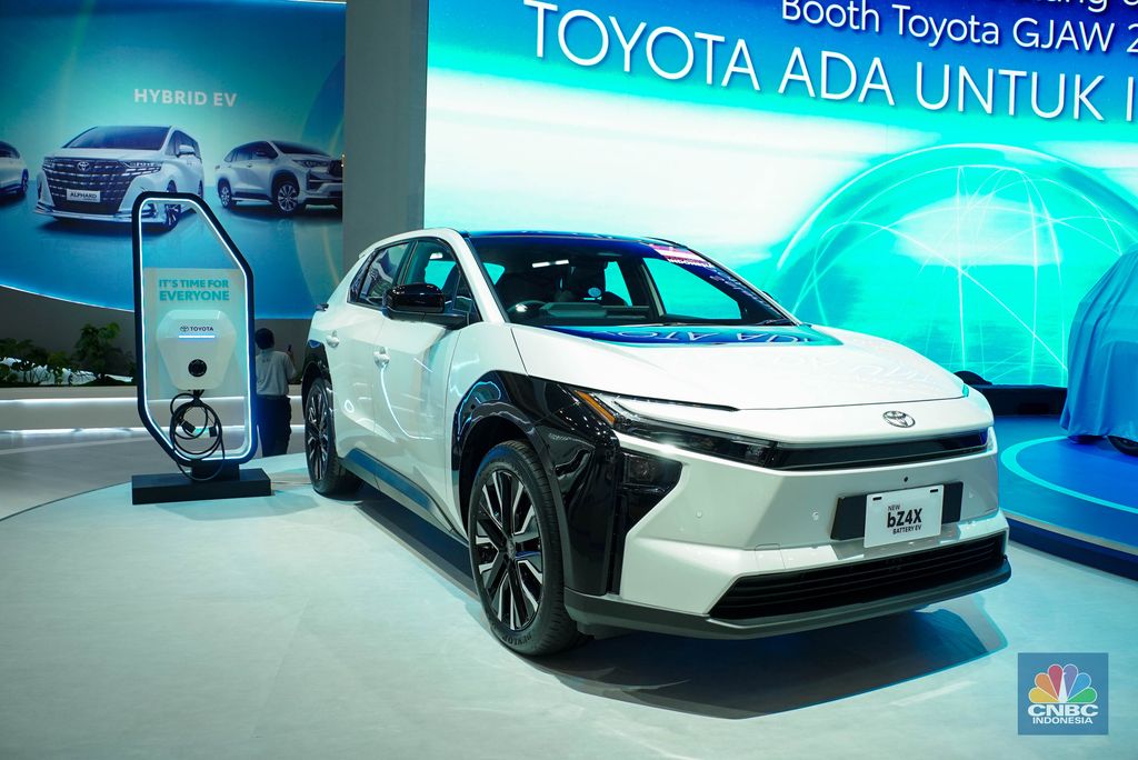 Toyota merilis 3 kendaraan elektrifikasi sekaligus di GJAW 2025, Jakarta, Jumat (21/11/2025). (CNBC Indonesia/Ferry Sandi)