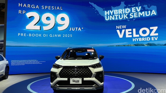 Toyota Veloz Hybrid meluncur di GJAW 2025 dengan harga mulai Rp 299 juta