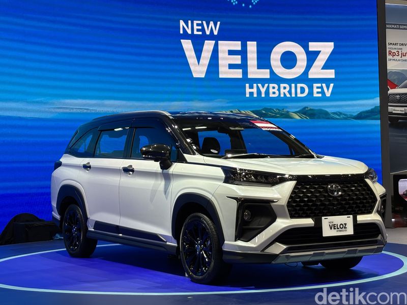 Toyota Veloz Hybrid meluncur di GJAW 2025 dengan harga mulai Rp 299 juta