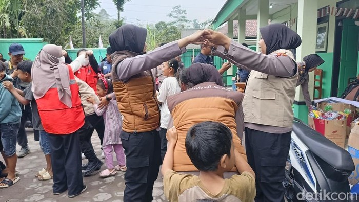 Trauma healing korban erupsi Gunung Semeru