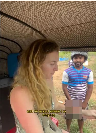 Turis Sir Lanka bertemu eksibisionis Turis Sir Lanka bertemu eksibisionis