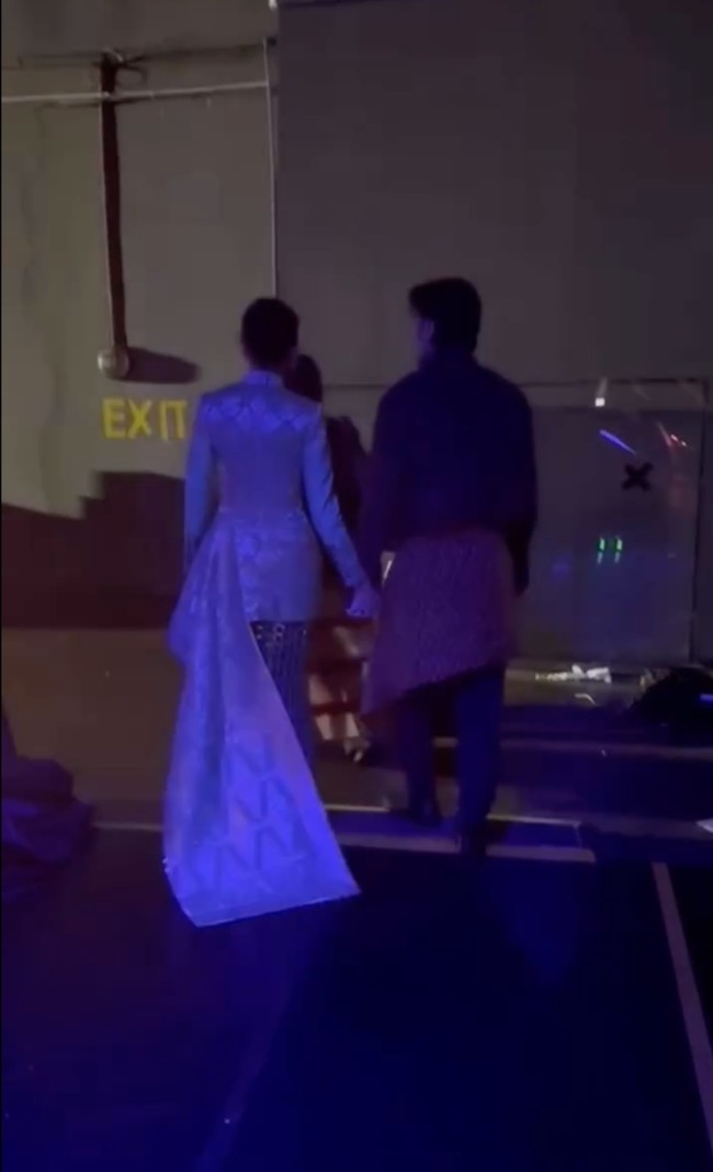 Setelah acara, keduanya pun tampak meninggalkan ruangan dengan bergandengan tangan. Foto: Instagram/@vidialdiano