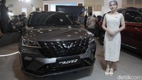 Wuling Alvez terbaru meluncur dalam ajang Gaikindo Jakarta Auto Week 2025 di ICE BSD City Tangerang, Jumat (21/11/2025).