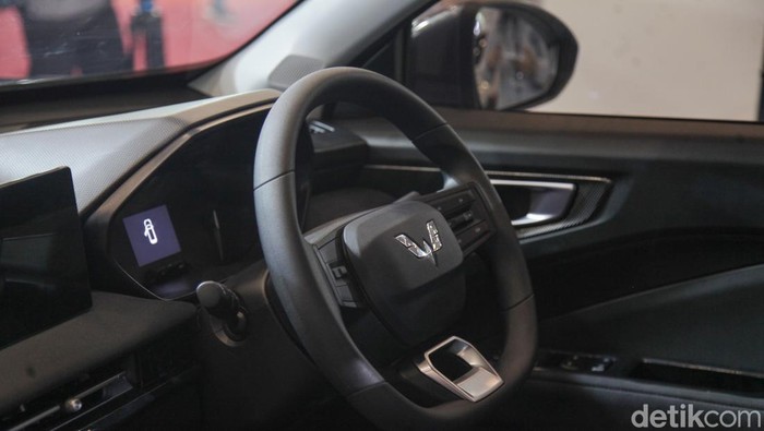 Wuling Alvez terbaru meluncur dalam ajang Gaikindo Jakarta Auto Week 2025 di ICE BSD City Tangerang, Jumat (21/11/2025). Wuling Alvez mendapat penyegaran dari sisi kosmetika dan fitur.