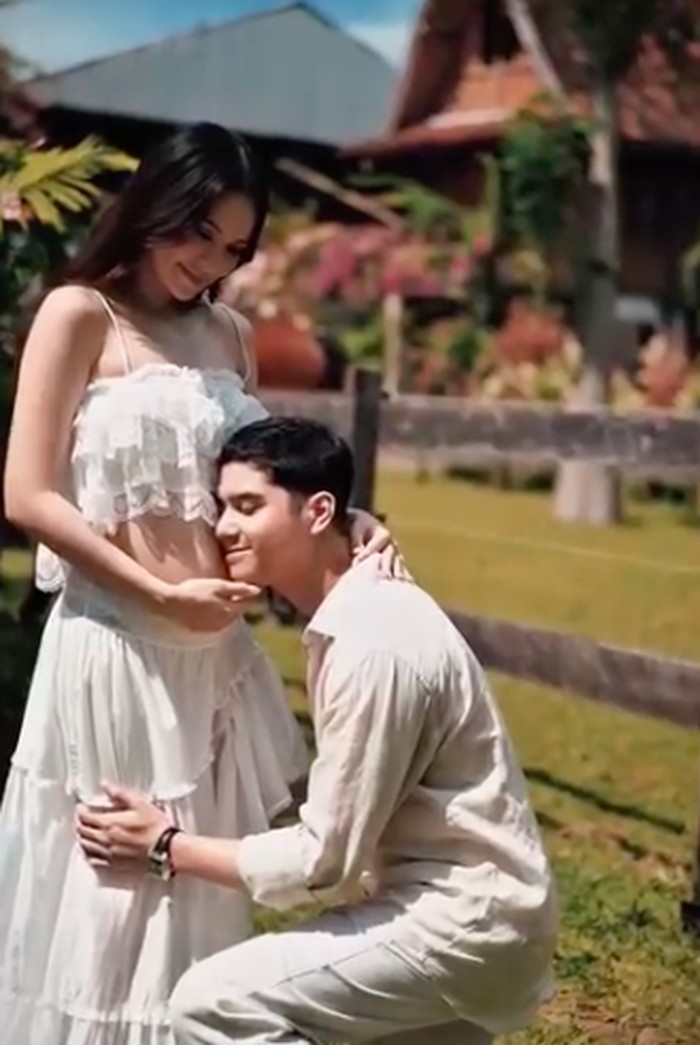 Alyssa daguise hamil anak pertama