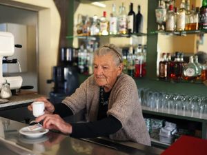 Usia 101 Tahun Masih Jadi Barista, Ini Rahasia Umur Panjang Nenek di Italia
