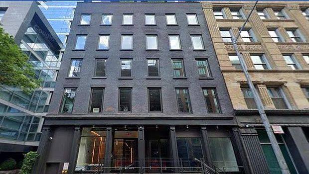 Apartemen Eks-CEO Astronomer Andy Byron yang dijual