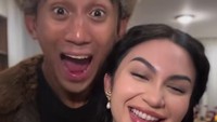 Ada juga yang mengaitkan Ariel Tatum dengan Daffa Wardhana. Coba Daffa itu ponsel Ariel Tatum diambil dulu, takutnya kelewatan ngritik pemerintah,” tulis akun @digo***. Tolong dibantu jelaskan ya guys,” balas Ariel Tatum. Sepertinya dia belum tahu ya kalau Ariel dan Daffa sudah gak sama-sama lagi. Foto: Instagram @arieltatum