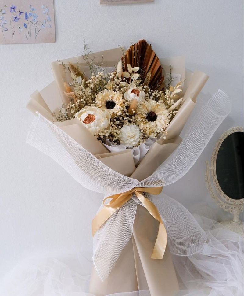 Buket bunga kering, buket hari guru. (dok. Pinterest Melrose Florist)