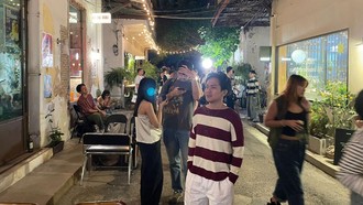 Keliling Song Wat Road Thailand, Bisa Hunting Foto Instagramable-Vinyl