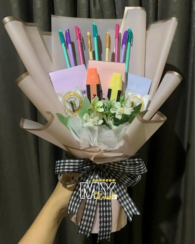 Contoh Buket Pulpen, Buket Hari Guru (Dok. Pinterest My Florisst Chaca)
