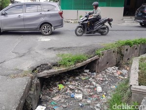 64.426 Meter Drainase di Medan Dibersihkan, Warga: Belum Menyeluruh