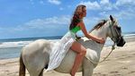 Potret Liburan Fatima Bosch, Miss Universe 2025: Hobi Berkuda di Pantai