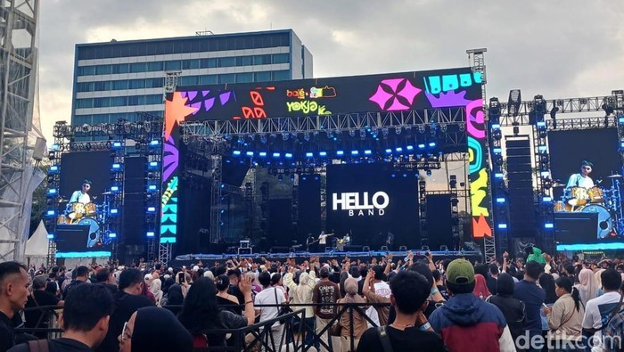 Hello Band saat tampil di Remember November 2025.