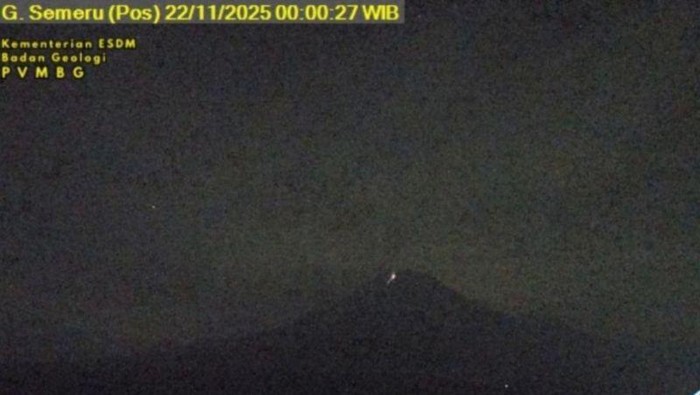 Berstatus Awas, Gunung Semeru Embuskan Asap Setinggi 1.000 Meter