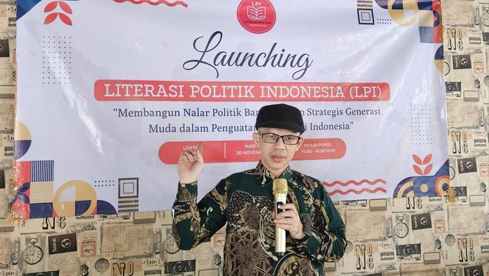 Pakar politik Ujang Komarudin launching LPI