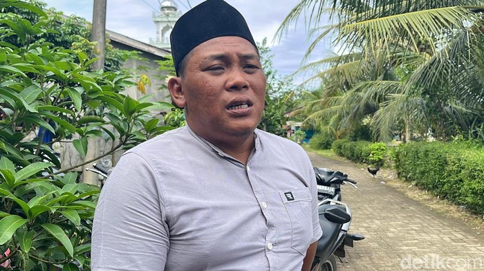 Kadus 2 Dusun Sumberingin Desa Namo Bintang, Harpitra saat diwawancarai. (Foto: Finta Rahyuni/detikSumut)