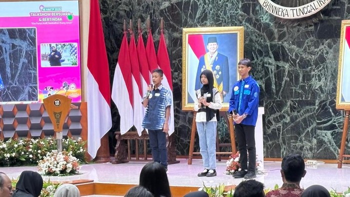 Kampanye Hari Anti Kekerasan Terhadap Perempuan dan Anak (HAKTPA) dan Peringatan Hari Ibu 2025 di Balai Kota Jakarta, Sabtu (22/11/2025).