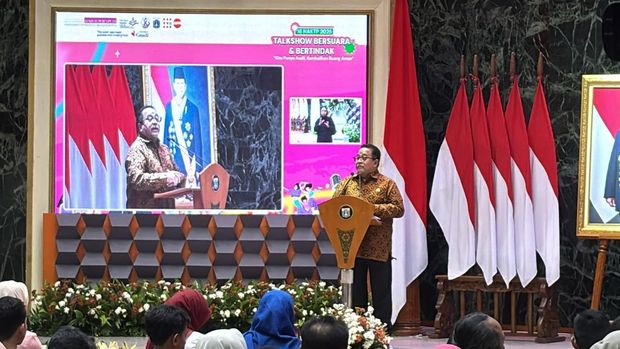 Kampanye Hari Anti Kekerasan Terhadap Perempuan dan Anak (HAKTPA) dan Peringatan Hari Ibu 2025 di Balai Kota Jakarta, Sabtu (22/11/2025).