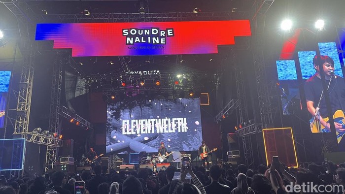 Kemeriahan penampilan Eleventwelfth di Soundrenaline 2025 Medan (Kartika/detikcom)