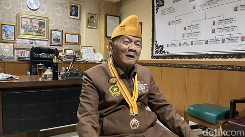 Ketua LVRI Bali, I Gusti Bagus Saputera saat ditemui detikBali di Kantor LVRI Bali, Denpasar, Senin (17/11/2025).