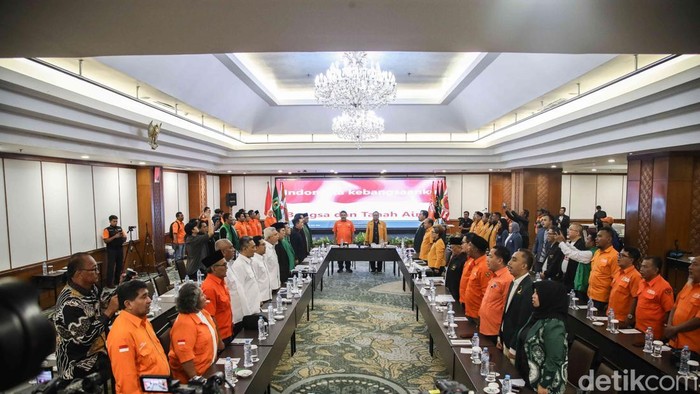 Ketua Umum Partai Hanura Oesman Sapta Odang menghadiri deklarasi Sekretariat Bersama Gerakan Kedaulatan Suara Rakyat (SEKBER GKSR) di Jakarta, Sabtu (22/11/2025). Kehadirannya menandai komitmen partai nonparlemen untuk membangun forum koordinasi bersama.