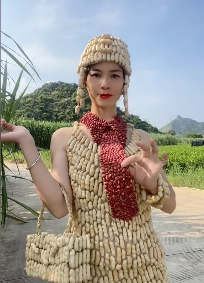Konten kreator asal Hengzhou, China ini menjadi perhatian setelah karyanya yang memanfaatkan limbah pertanian.