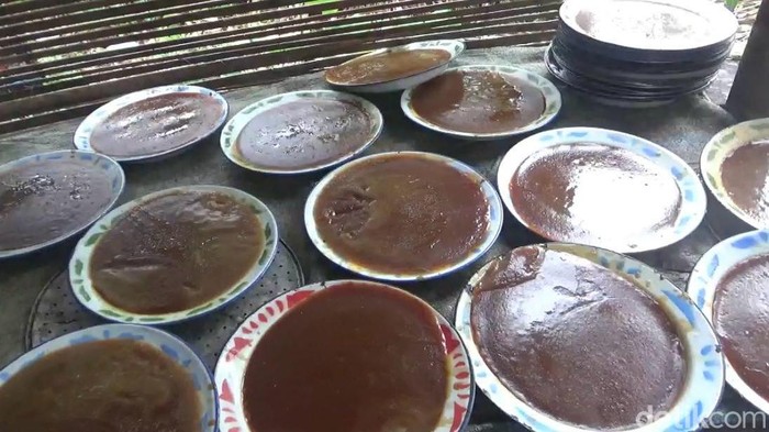 Kue talam pandan khas Bengkulu.