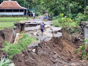Jalan Kedungmiri Imogiri Amblas Belasan Meter, Ini Langkah Bupati Bantul