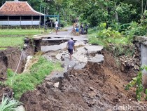 Jalan Kedungmiri Imogiri Amblas Belasan Meter, Ini Langkah Bupati Bantul