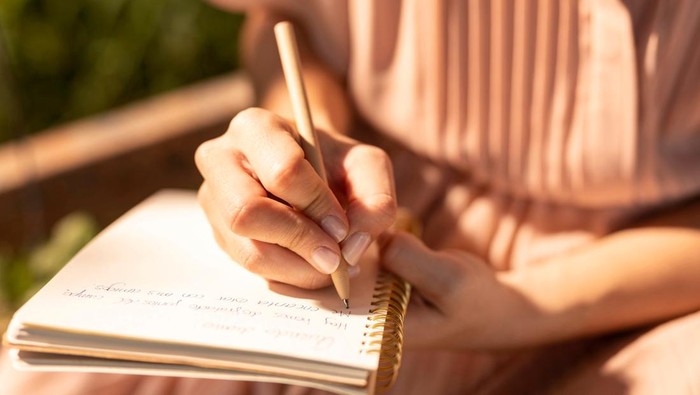 100+ Contoh Majas Sarkasme dalam Berbagai Konteks Kehidupan Sehari-hari