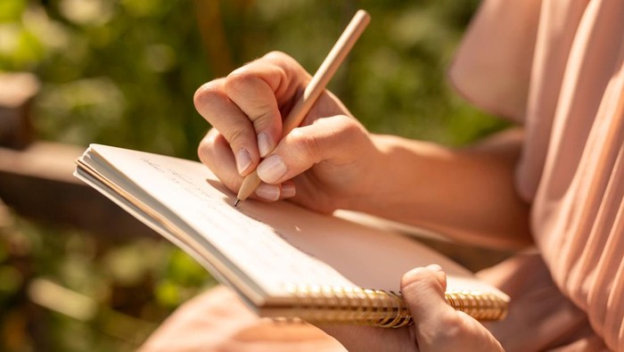 Puisi Hari Guru Nasional 2025 Bikin Nangis yang Singkat dan Menyentuh Hati