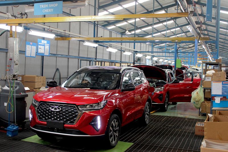 Mobil Chery di pabrik Handal Bekasi.