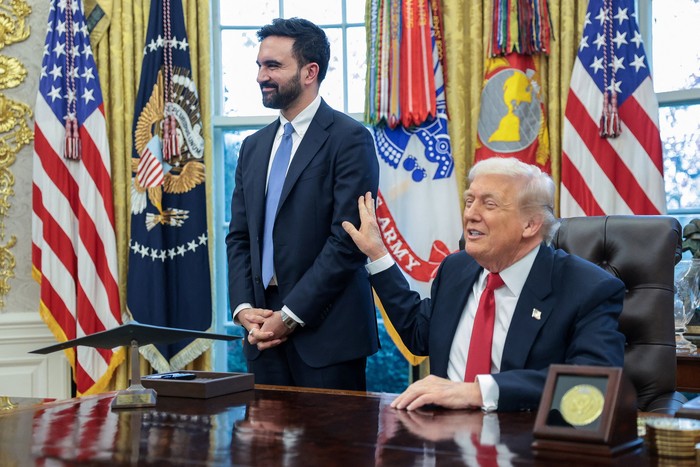 U.S. President Donald Trump shakes hands with with New York City Mayor-elect Zohran Mamdani as they meet at the White House in Washington, D.C., U.S., November 21, 2025. REUTERS/Jonathan Ernst