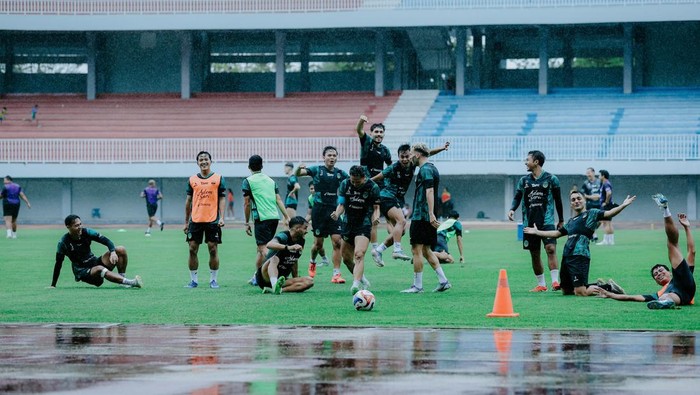 Official training PSIM Jogja di Stadion Mandala Krida, Kota Jogja, Jumat (21/11/2025).