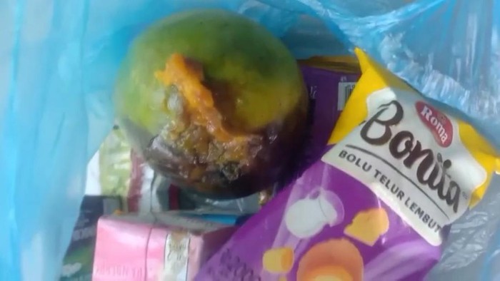 Paket MBG Isi Buah Busuk