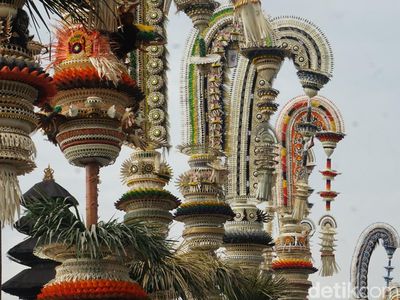 Warna-warni Penjor Raksasa Cantik di Kerobokan Badung