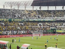 Hujan Kartu Kuning, Babak Pertama Persebaya Vs Arema FC 0-0