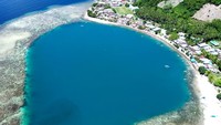 Karang atol merupakan laguna dengan kedalaman 20-23 meter yang terbentuk dari proses sedimentasi berupa pertumbuhan terumbu karang secara bertahap. Foto: ANTARAFOTO/Adiwinata Solihin