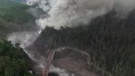 Petugas Bersiaga di Jembatan Besuk Kobokan Antisipasi Dampak Erupsi Semeru