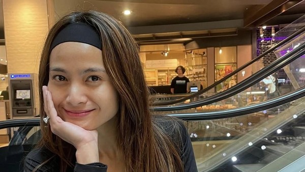 Potret Acha Septriasa yang Hobi Minum Matcha dan Ngemil di Kafe
