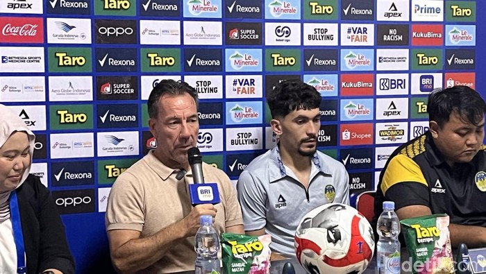 Jumpa pers PSIM Jogja di Stadion Sultan Agung, Bantul, Sabtu (22/11/2025).