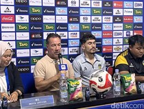 Van Gastel Heran Laga PSIM Vs Bhayangkara FC Banjir Kartu Kuning