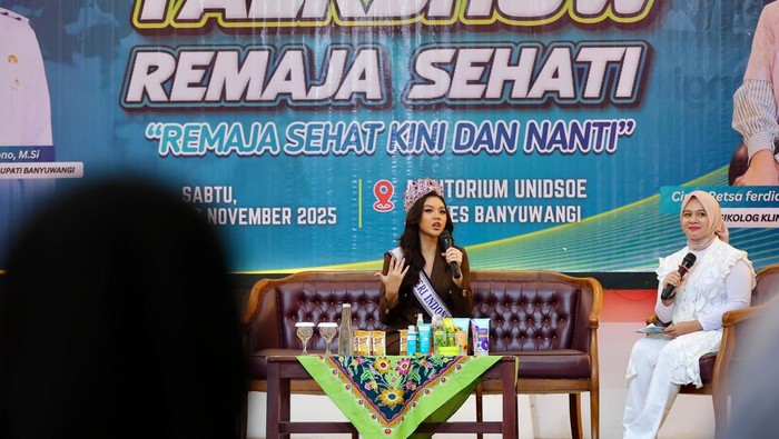 Putri Indonesia 2025 Firsta Yufi Amarta Putri berbagai pengalaman saat talkshow Remaja Sehati di Banyuwangi.