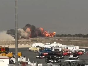 Video: Detik-detik Jet Tempur India Jatuh saat Atraksi di Dubai