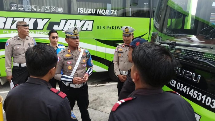 Sosialisasi hingga edukasi dalam Operasi Zebra Semeru 2025