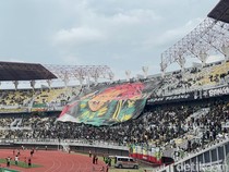 Potret Bonek saat Persebaya Ditahan Imbang Arema FC di Stadion GBT