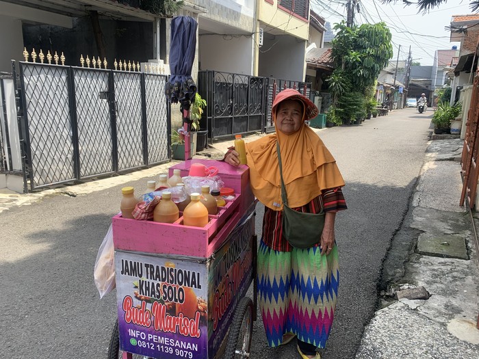 Sumiati (65), penjual jamu tradisional di kawasan Pancoran, Jaksel.