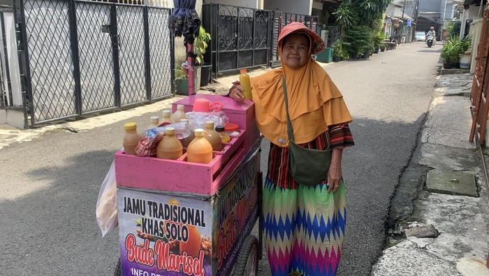 Sumiati (65), penjual jamu tradisional di kawasan Pancoran, Jaksel.